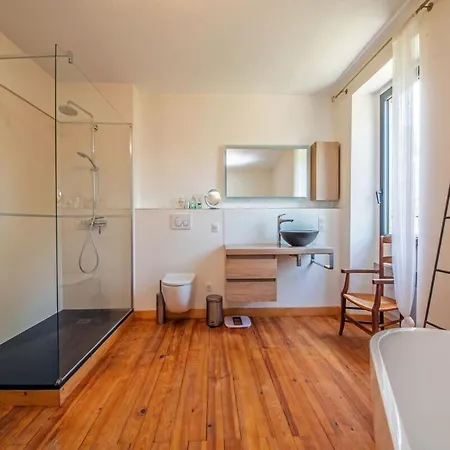 Maison De Charme - 250m2 - Calme - Jardin