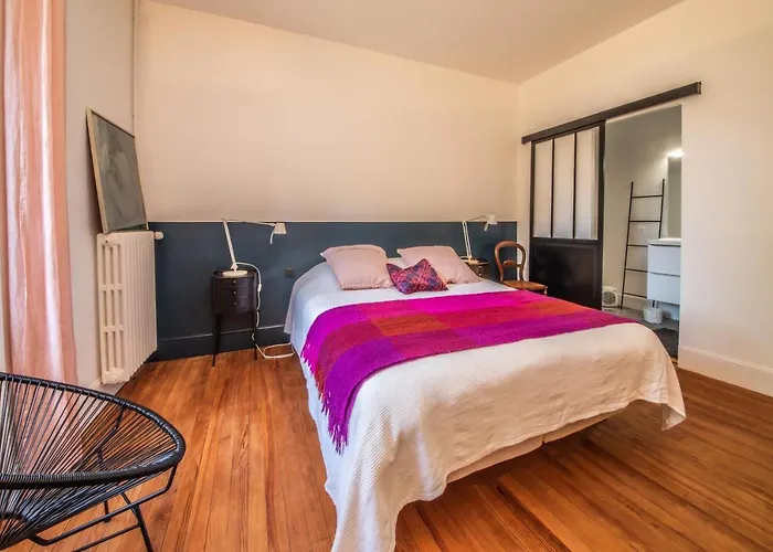 Maison De Charme - 250m2 - Calme - Jardin