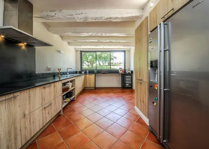 Maison De Charme - 250m2 - Calme - Jardin *